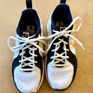 Kid’s Black and White Nike Shoes with Gold Nike logo. Good used condition 4youth